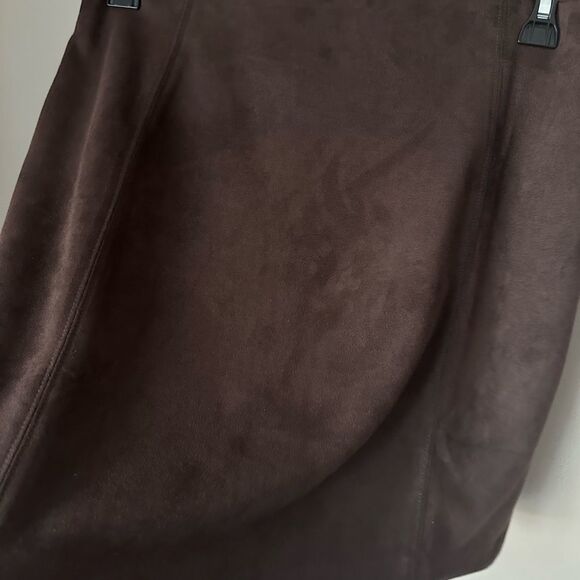 Dark Brown Suede Mini Skirt Size 4 WHBM Chocolate brown - Picture 2 of 9